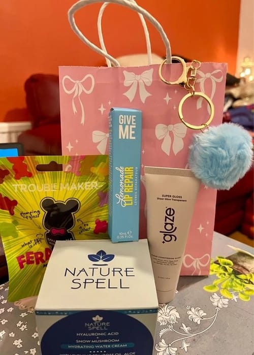 Beauty Gift Set Bundle Skincare Lip Gloss Hyaluronic Cream Free Bag & Keyring